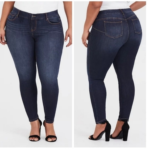 Torrid BOMBSHELL SKINNY JEAN - PREMIUM STRETCH DAR size 24 EXTRA SHORT - Picture 1 of 3